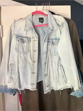 wild fable Light Wash Denim Jacket with Frayed Hem